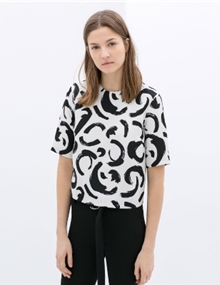 Camiseta estampa rabiscos